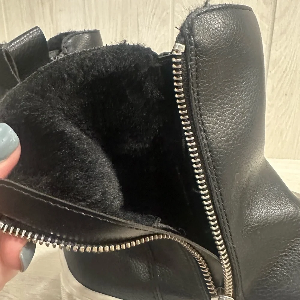 Cat & Jack Black Zip Up Sneaker Boots Size 5 🥳HOST PICK🥳